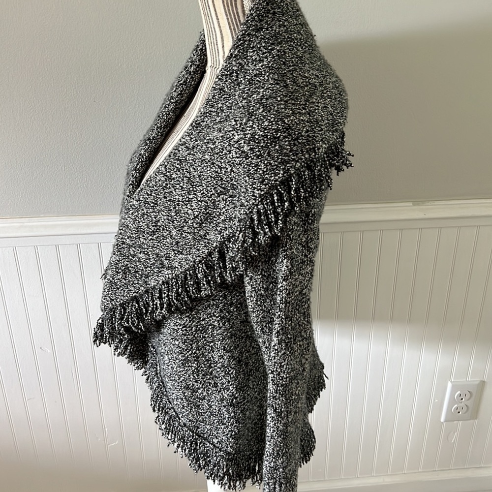 Cache Wool Blend Wrap Size Small - Picture 2 of 4